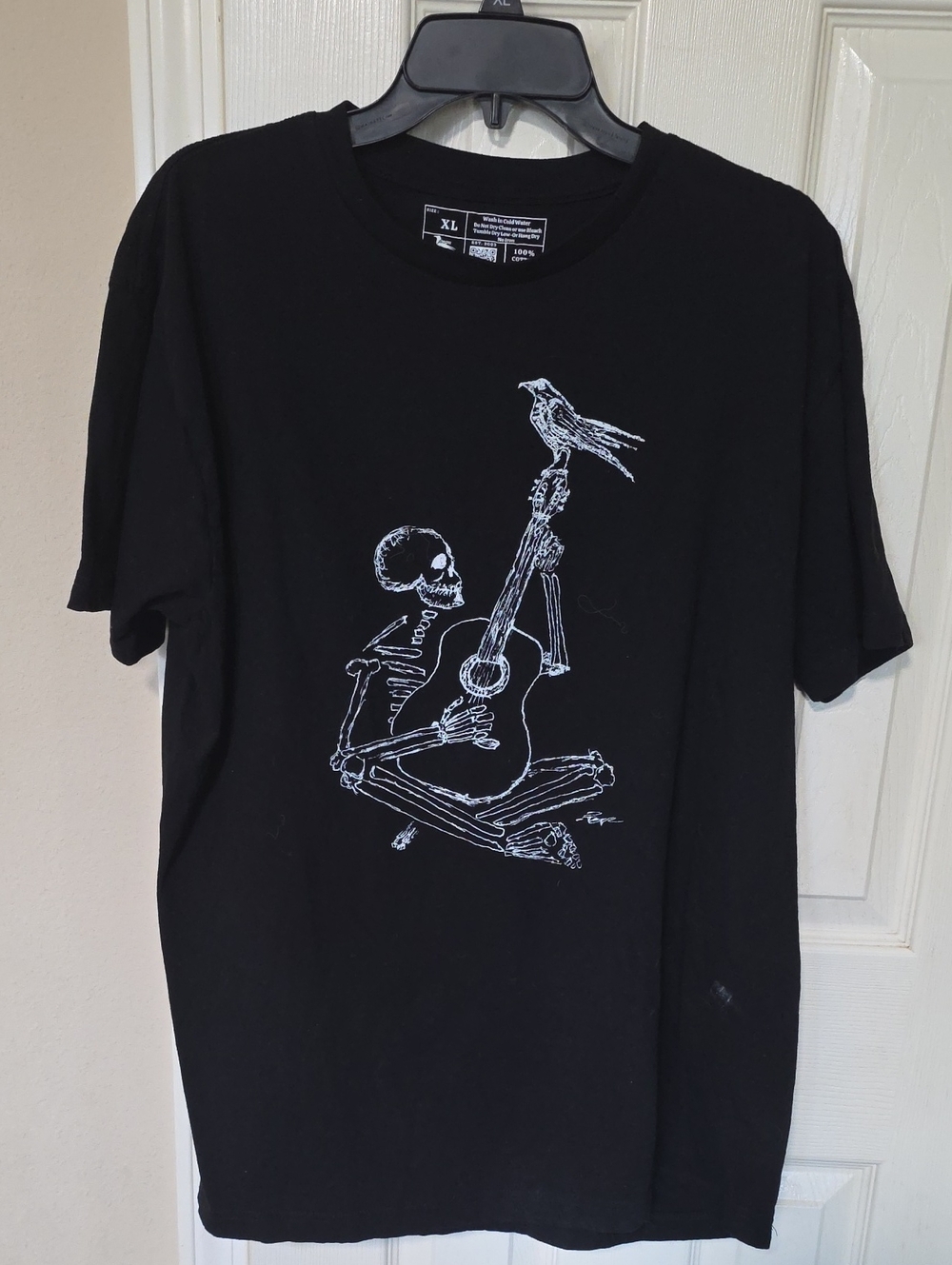 Rook & Raven Black Cotton Graphic Tee - XL Ptp 25 + 30 Length 100% Cotton.